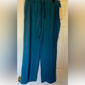 Lululemon straight leg mid rise pants. Brand new with tag smoke free home